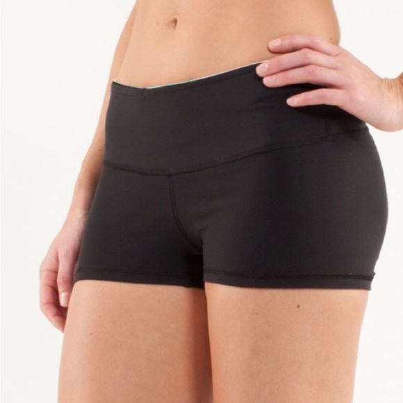 Lululemon boogie short - reversible hot yoga short - Picture 2 of 8